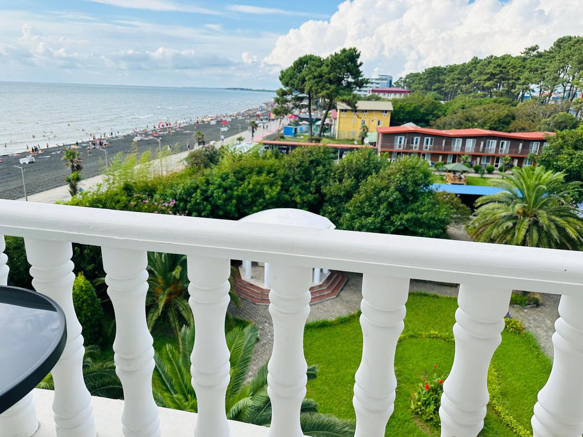 Claude Monet Beach Hotel Ureki Exteriér fotografie